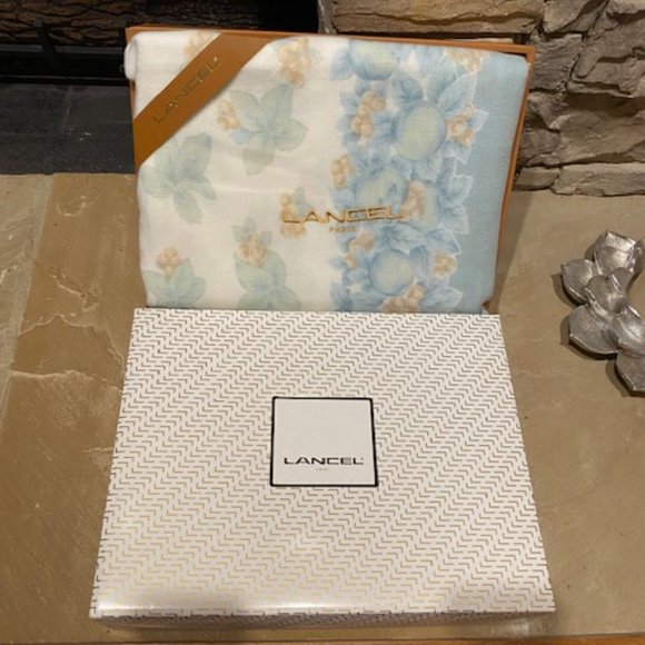 New in Box Rare Luxe Lancel Paris Blanket Throw Gift - Picture 2 of 6